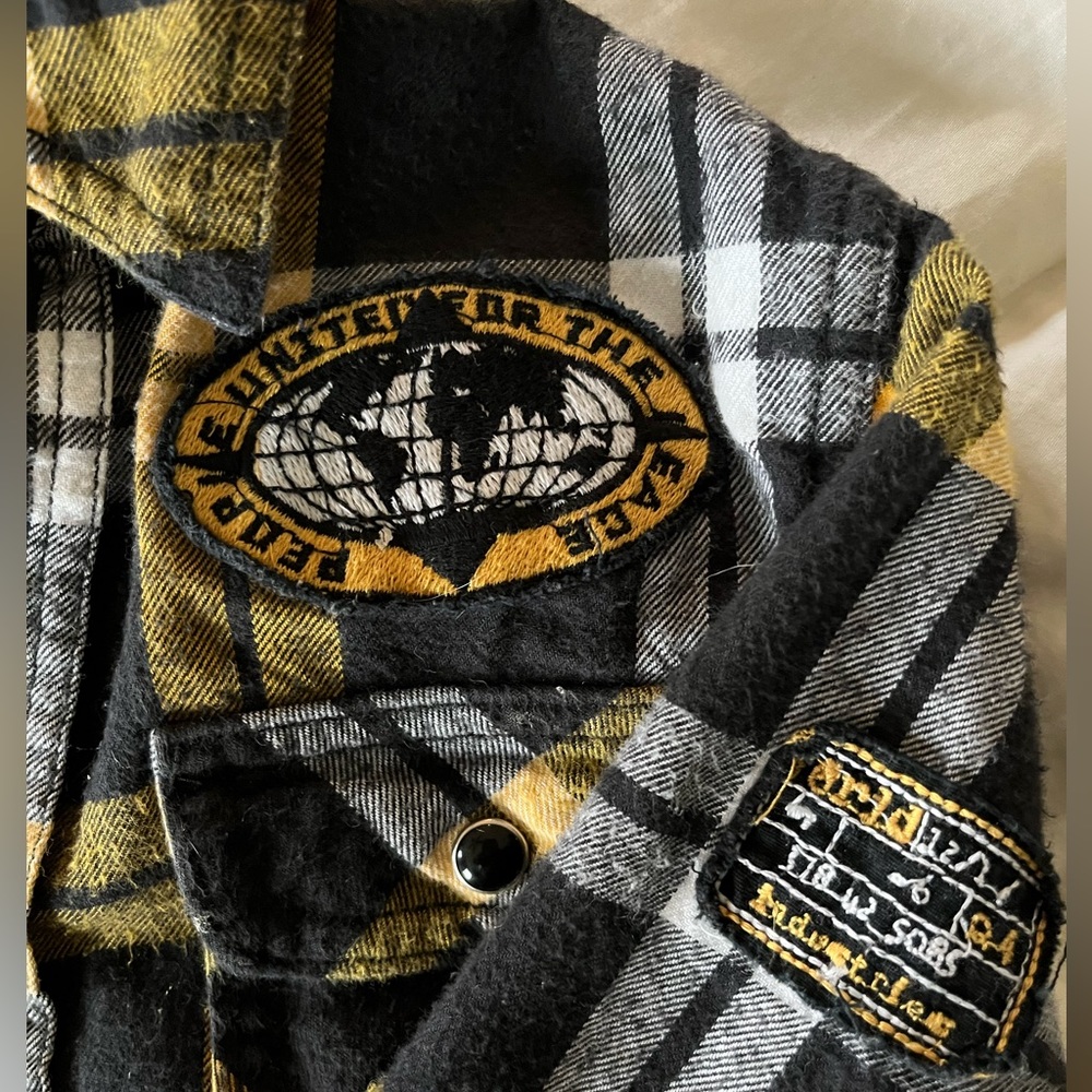Boys flannel button down, size 6-7 - Picture 3 of 7